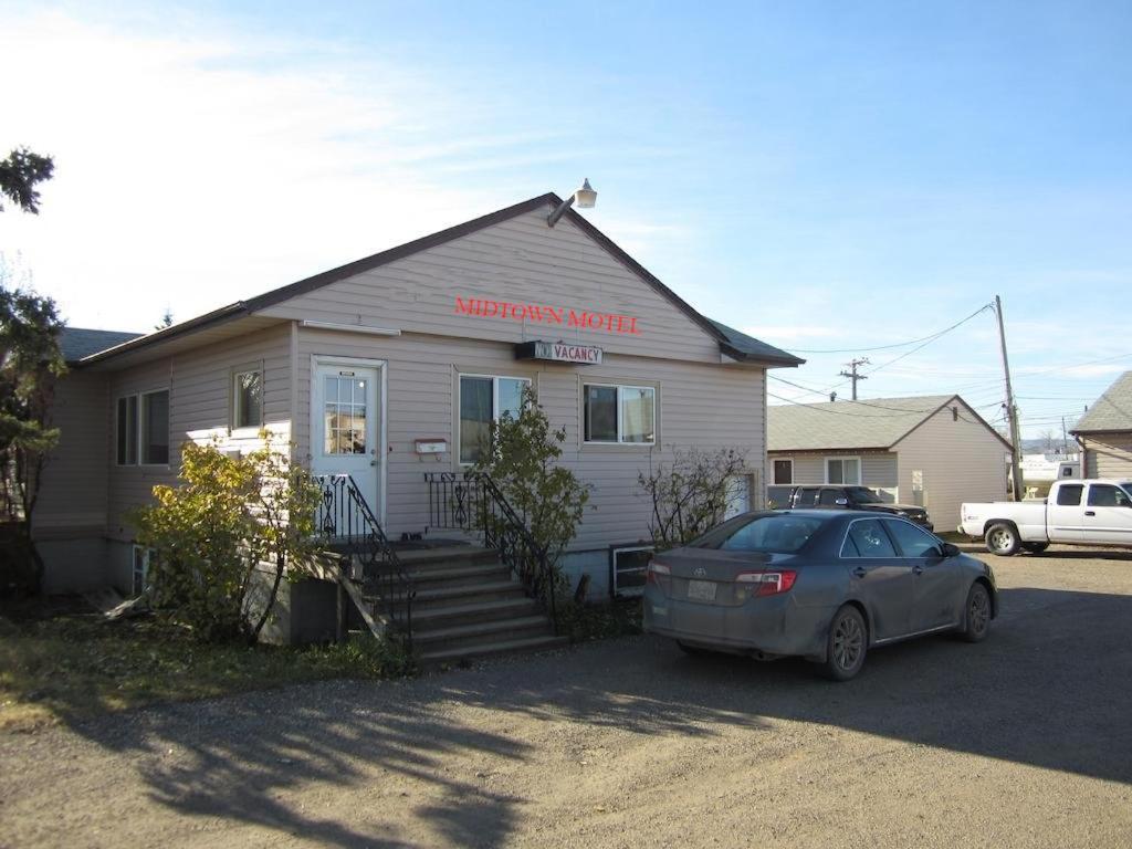 Midtown Motel On Alaska Ave Досон-Крик Экстерьер фото